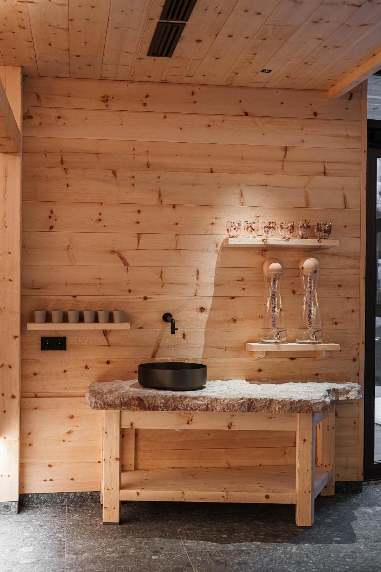 Chalet Elisabeth Dolomites Alpin & Charme เซลวาดีวัลการ์เดนา ภายนอก รูปภาพ