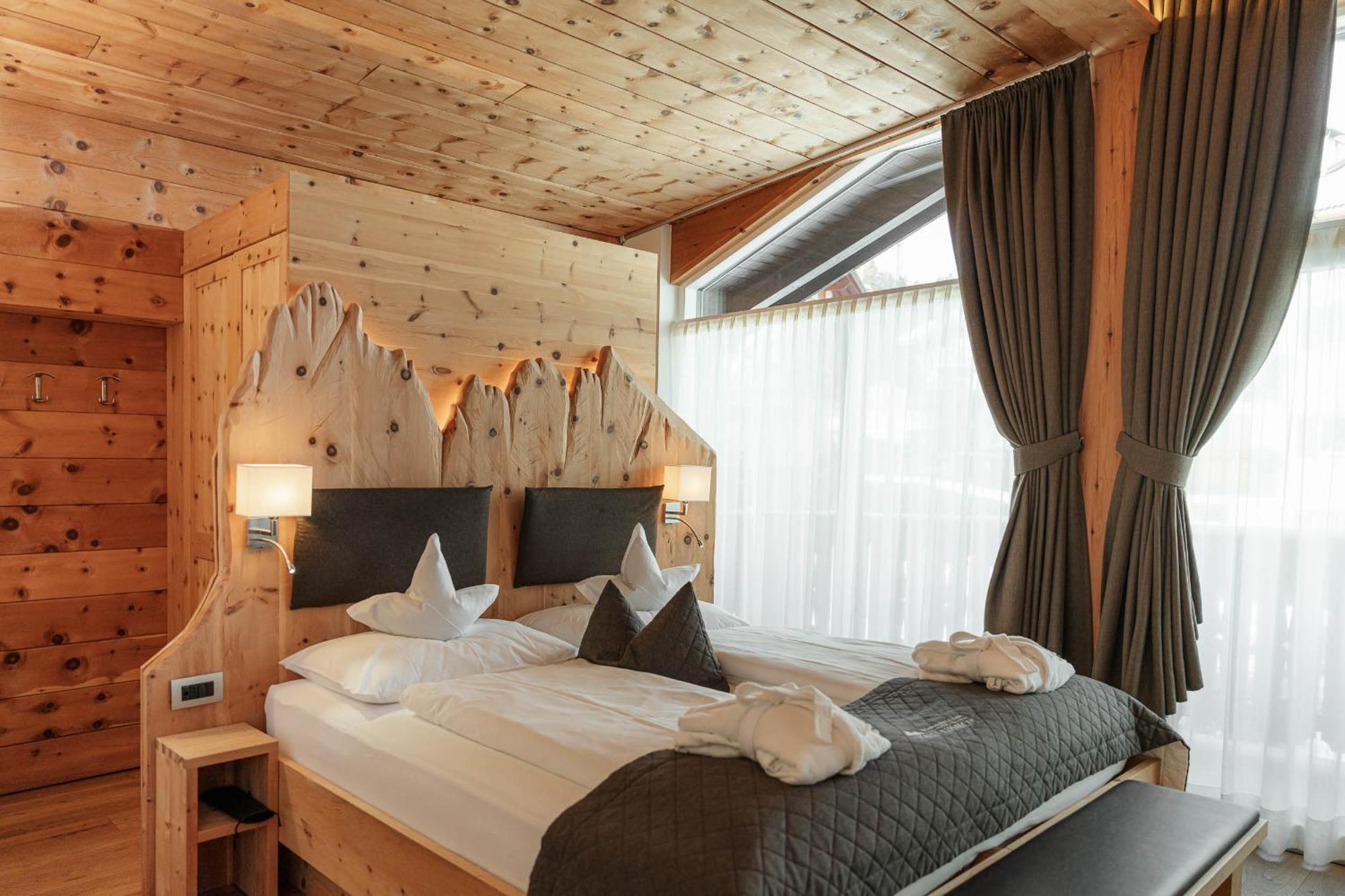 Chalet Elisabeth Dolomites Alpin & Charme เซลวาดีวัลการ์เดนา ภายนอก รูปภาพ