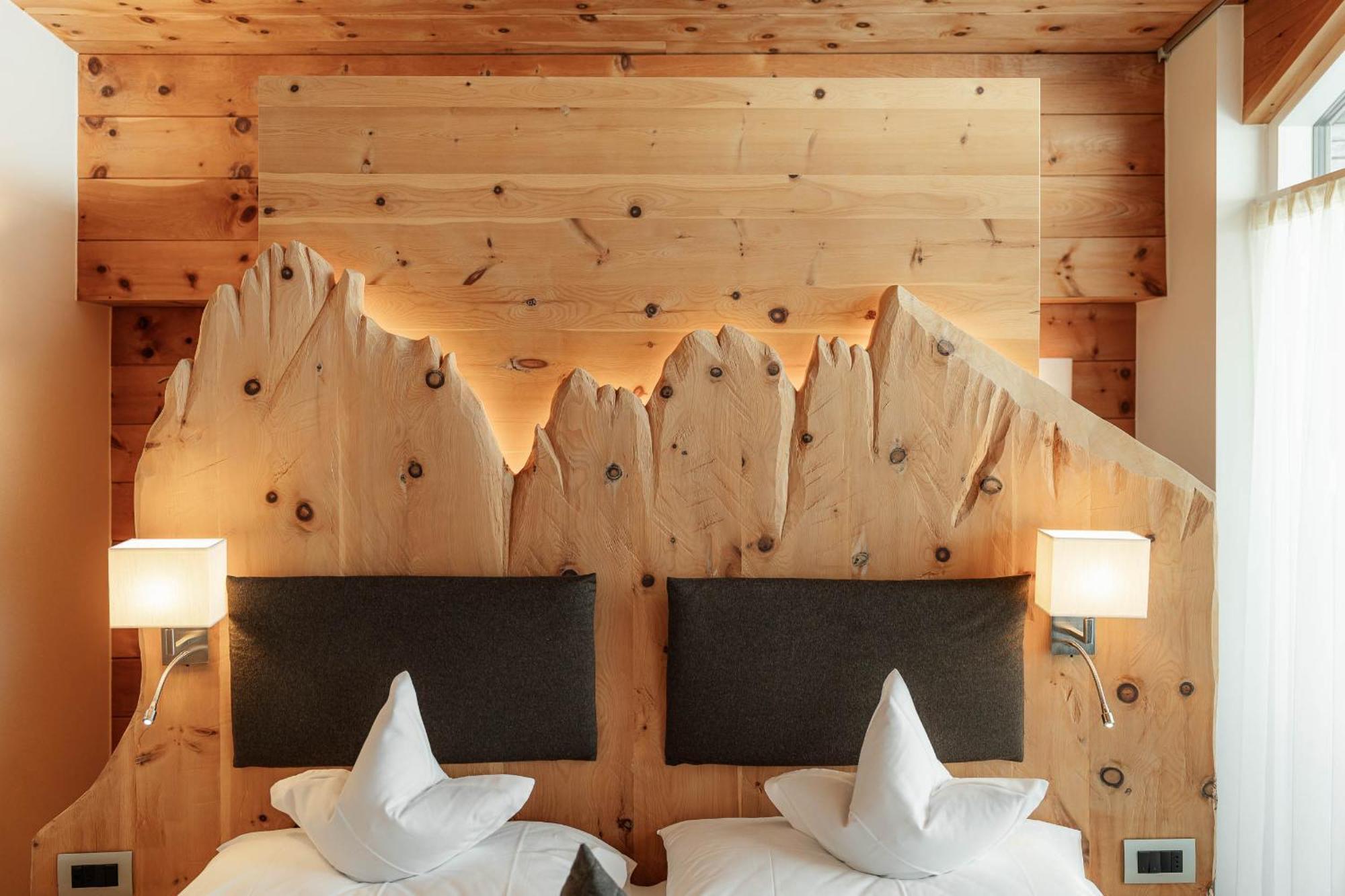 Chalet Elisabeth Dolomites Alpin & Charme เซลวาดีวัลการ์เดนา ภายนอก รูปภาพ