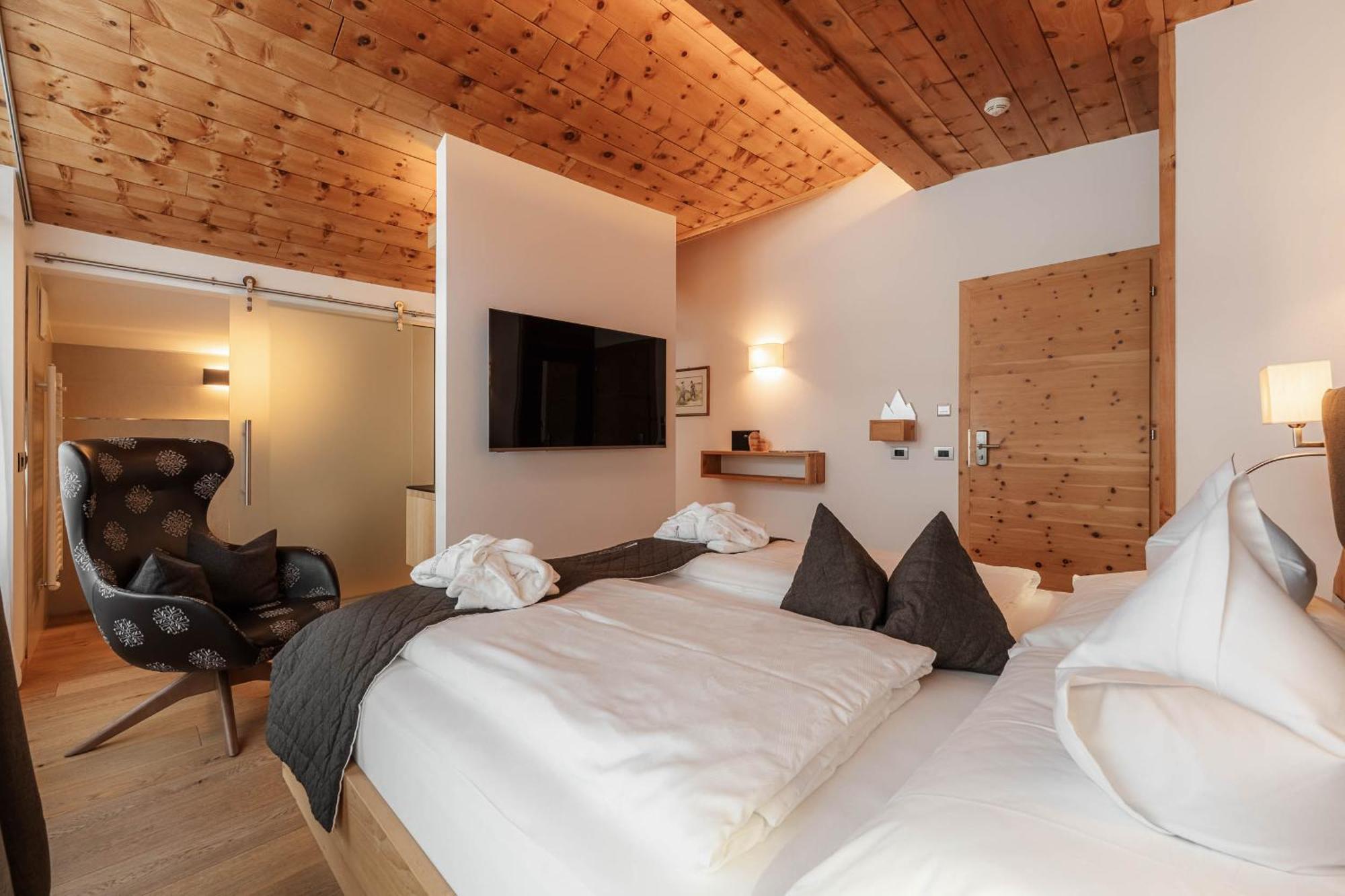 Chalet Elisabeth Dolomites Alpin & Charme เซลวาดีวัลการ์เดนา ภายนอก รูปภาพ