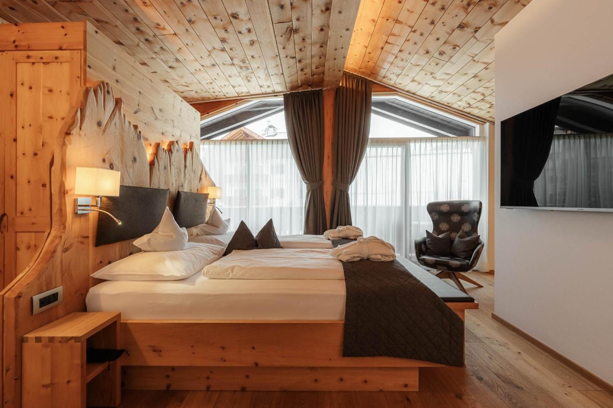 Chalet Elisabeth Dolomites Alpin & Charme เซลวาดีวัลการ์เดนา ภายนอก รูปภาพ